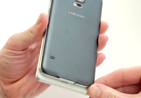 Xperia-Z3-vs-Galaxy-S5-design